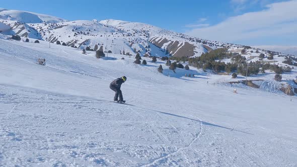 Snowboarder