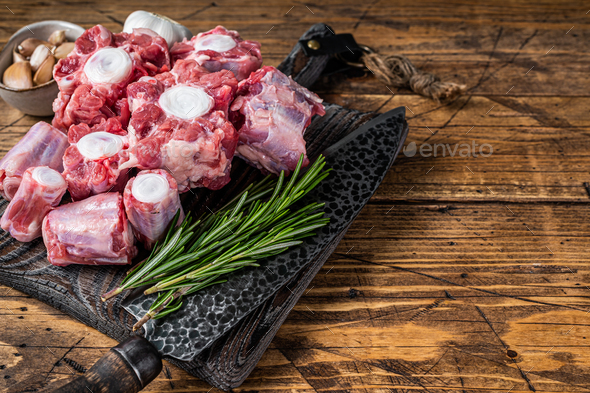 Can You Cut Raw Meat On A Wooden Cutting Board?