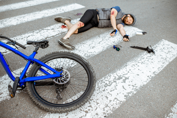 Road accident with injured cyclist