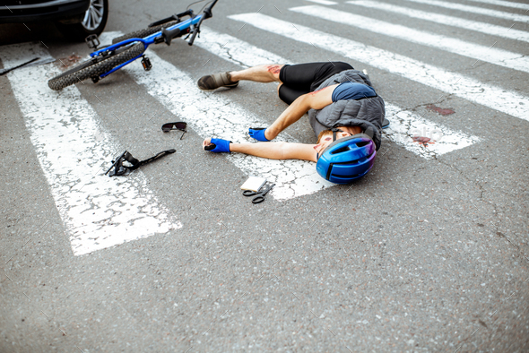 Road accident with injured cyclist