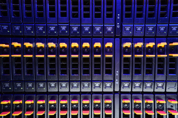 Disk array of network equipment in data storage center