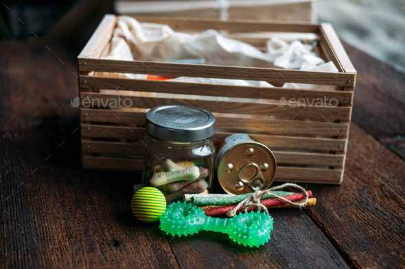 Pet Subscription Box for Dogs and Cats. Subscription pet Box with Organic Treats, Fun Toy, Bully