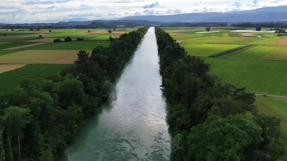 The aare after passing aarberg in straight direction to the lake of biel alt