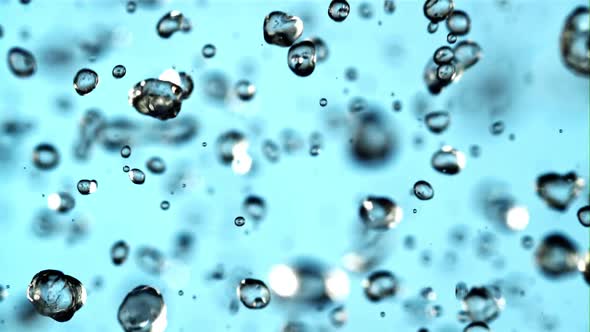 Water Droplets Rotate in Flight and Fall Down alt