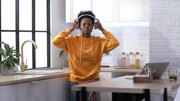 African American Black Handsome Woman Dancing with Headphones Enjoy Life Listening Favourite Music alt