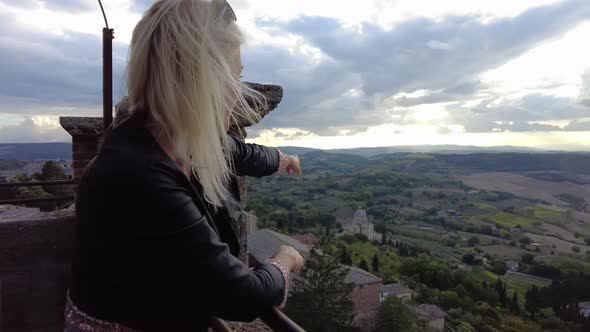 Sunset on Vineyards of Montepulciano alt