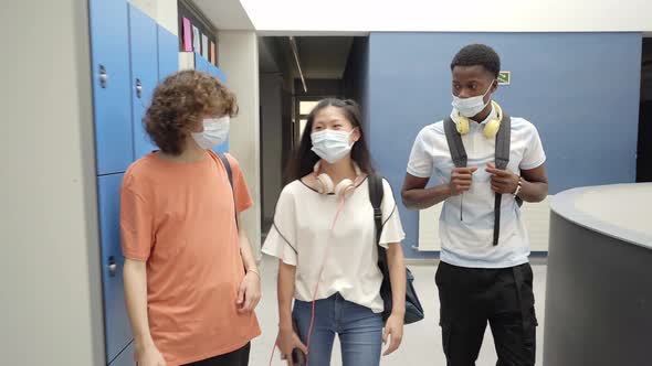 Back to School for Young Students Wearing Masks to Protect Themselves From the Coronavirus Pandemic alt