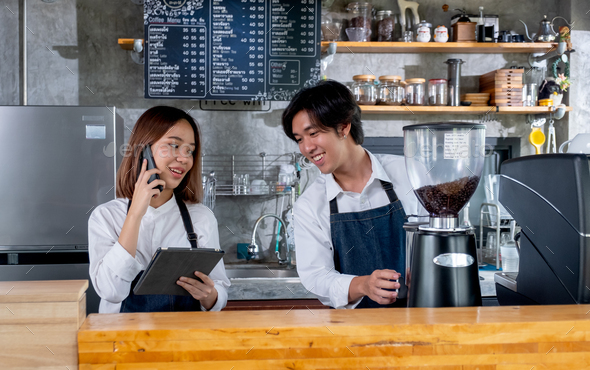 Barista woman or coffee maker answer the phone to get order from customer