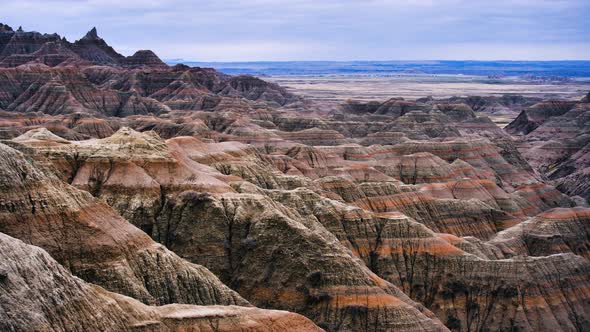The rocky sedimentary surfaces of Badlands National Park in South Dakota, United States. alt