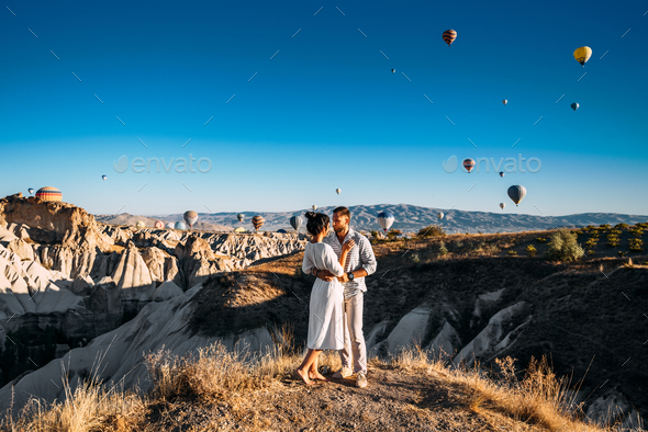 The couple meets the dawn. The man proposed to the girl. Family trip to Turkey