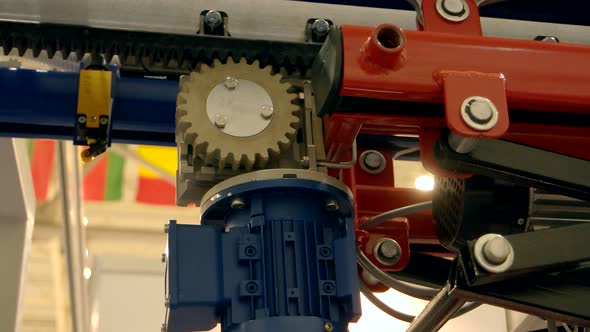 Motorized Winch in Motion. alt