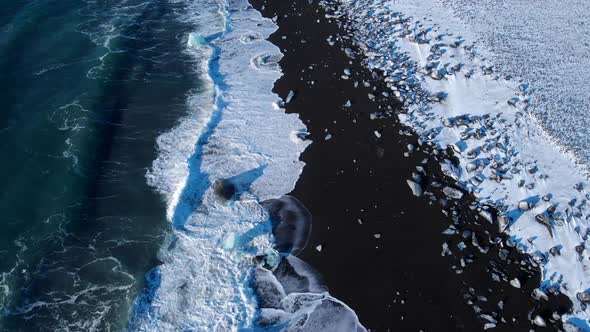 Water Landscape Vitality of Blue Energy and Clear Ocean Water alt