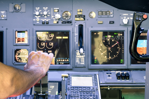 Human hand accelerating on the throttle in commercial airliner flight simulator