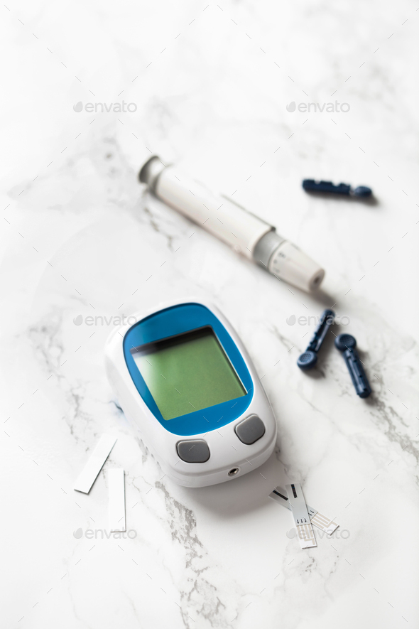 glucometer ketometer strips for self-monitoring of blood glucose or ketones diabetes keto diet