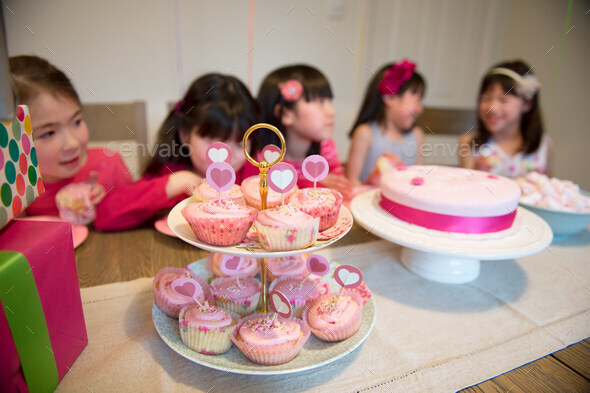 Fairy cakes at girl\'s birthday party