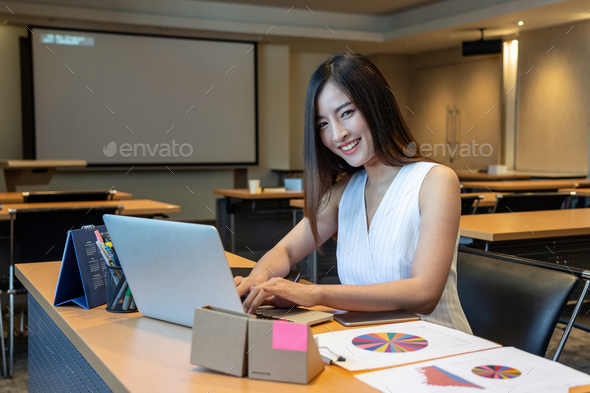 Asian businesswoman in casual suit are thinking and find idea for inspiration in modern office
