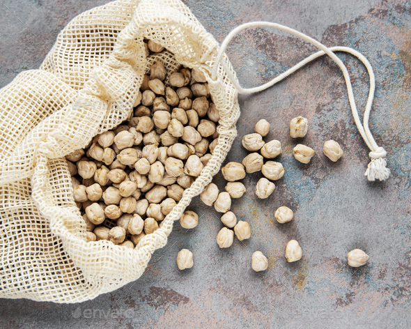 Uncooked dried chickpeas