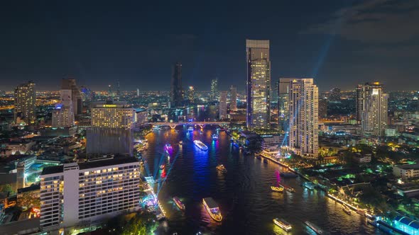 Time lapse of aerial view of boats and Taksin Bridge with Chao Phraya River, Bangkok, Thailand alt