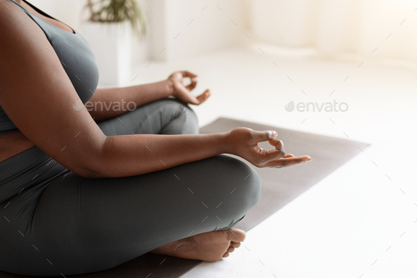 Cropped of sporty black woman in grey sportswear meditating Stock Photo by  Prostock-studio