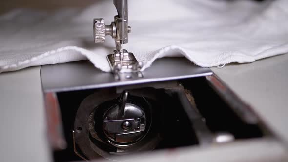 Mechanism of Operation of the Sewing Machine alt
