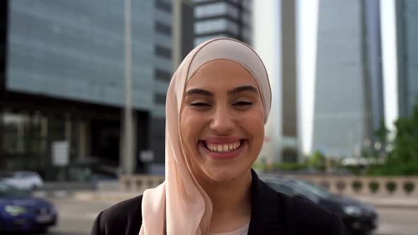 Young arabian business woman smiling on camera in the city