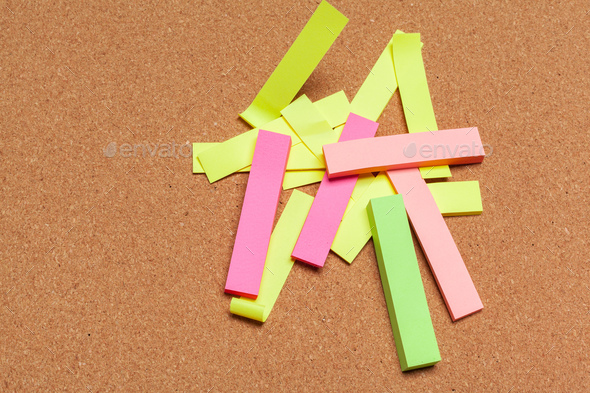 Sticky notes with copy space on cork board Photo by