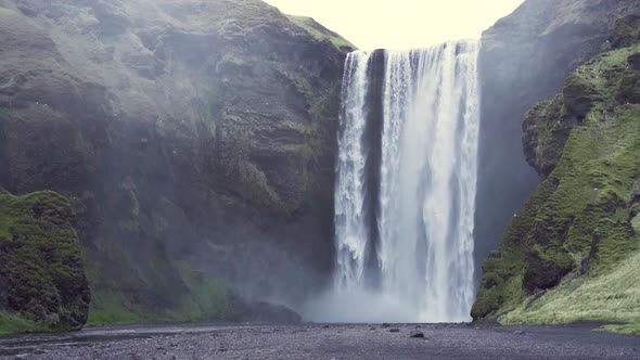 Skogafoss waterfall in South Iceland in slowmotion alt