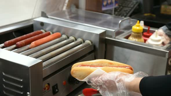 Making Hot Dog alt