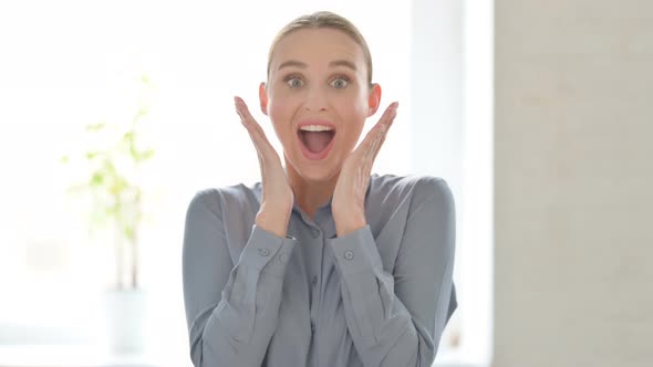 Portrait of Excited Woman Wondering in Surprise alt