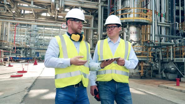 Oil Refinery Inspectors are Using a Tablet During Project Planning alt