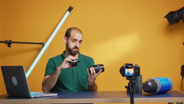 Recording Vlog About Lens Focal Length alt