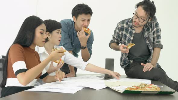 Business people break time with pizza
