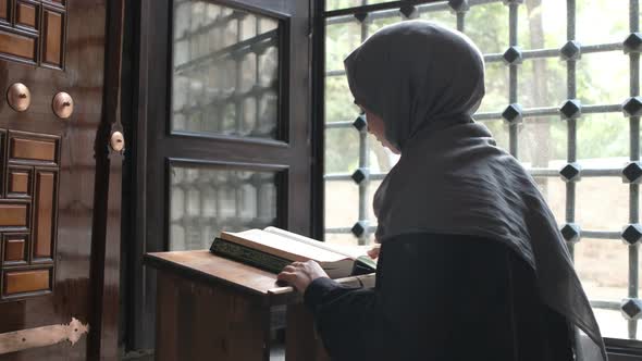 Islamic Mosque Hijab Muslim Woman Reading Quran alt
