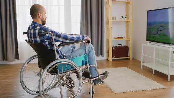 Paralysed Young Man Watching Tv alt