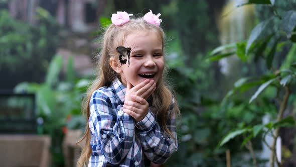 Beautiful Girl Laughing Very Fun alt