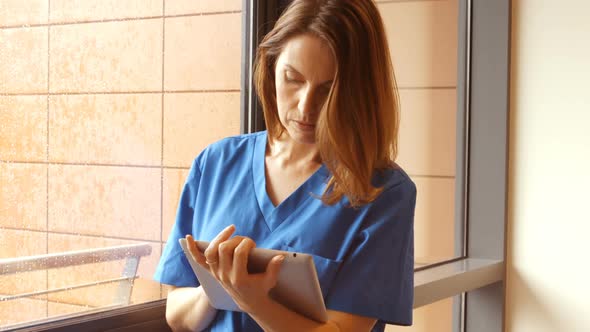 Nurse using digital tablet alt