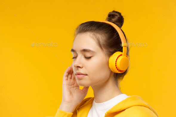 Music through headphone