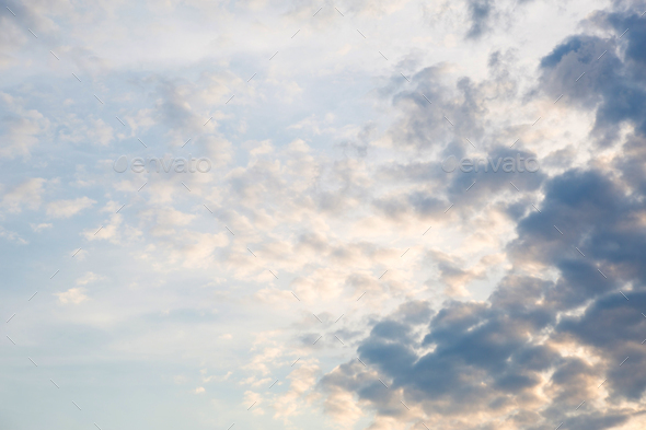 White cumulus clouds in a blue sky. Backgrounds with a pattern of high-beam clouds