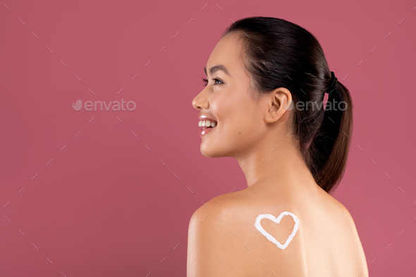 Naked korean lady with body lotion on her shoulder