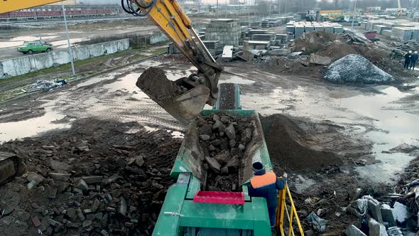 Industrial Recycling of Concrete Heavy Construction Equipment: Excavator, Concrete Crushing Station alt