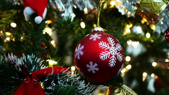 Christmas tree Decorations alt