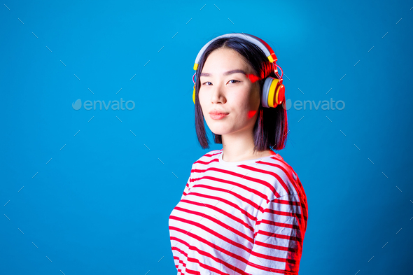 Page 33 | Person Headphones Images - Free Download on Freepik