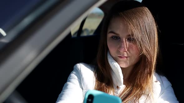 Young Woman Draws Lips in Car Draw the Outline Lips alt