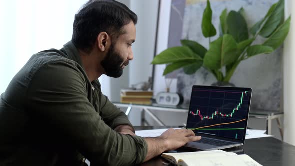 Laptop Screen with Stock Diagrams alt