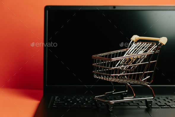 Shopping cart over a computer, concept electronic commerce, e commerce, buying online, copy space