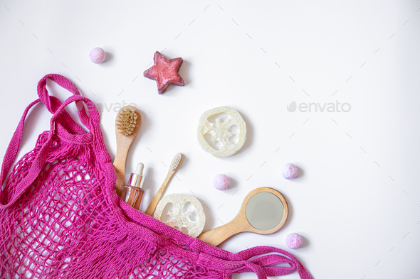 Spa composition with bath accessories in a pink string bag, flat