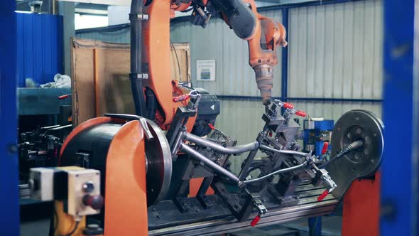 Bicycle Body Is Getting Manufactured and Welded alt