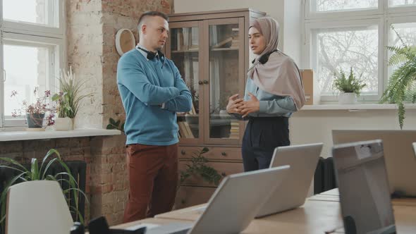 Male and Female Call Center Agents Chatting at Work alt