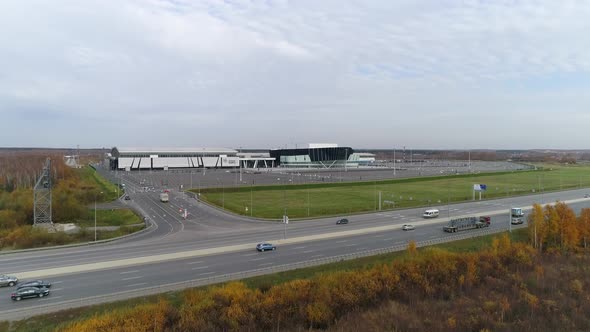 A huge building for conferences, exhibitions, concerts, forums with a large parking lot 01 alt