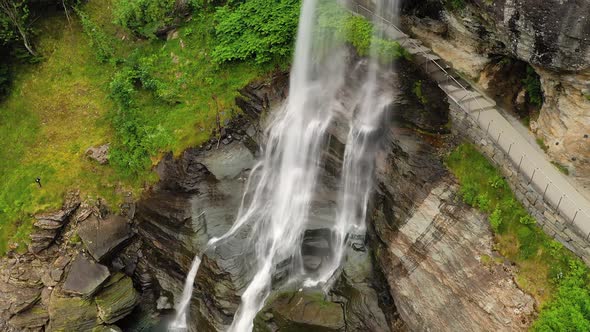 Steinsdalsfossen Is a Waterfall in the Village of Steine in the Municipality of Kvam in Hordaland alt
